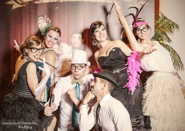 como-hacer-un-photocall-de-boda