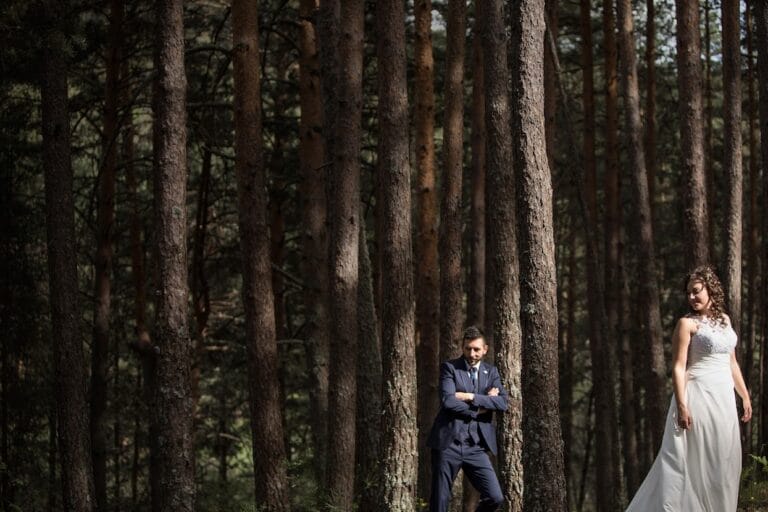 Fotografía de Postboda en Madrid entre arboles