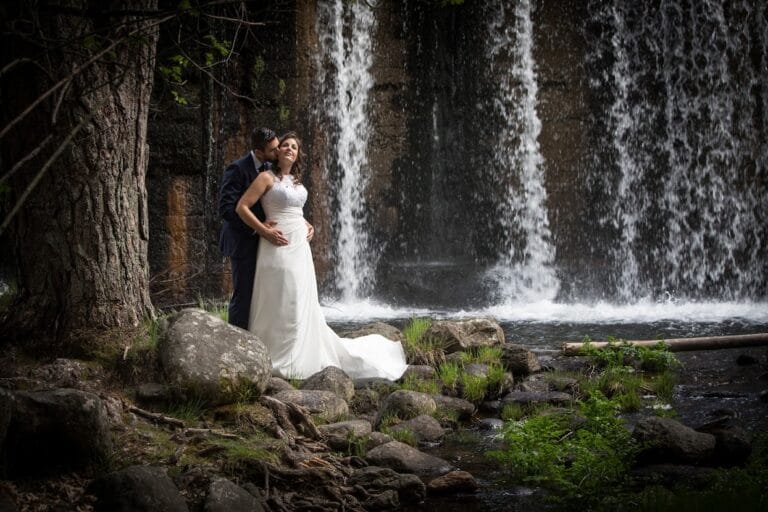 Fotógrafo de Postboda en Madrid en una cascada