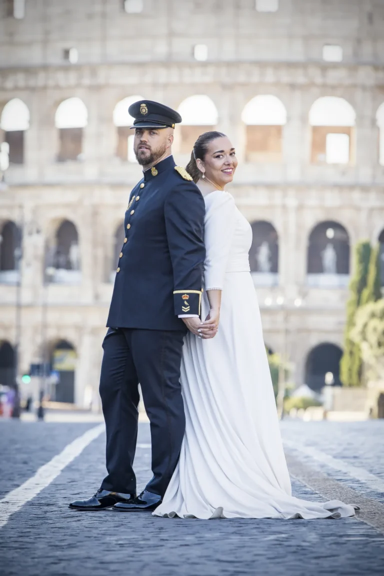 Postboda en el Foro Romano con vestido de novia - Plasmalia