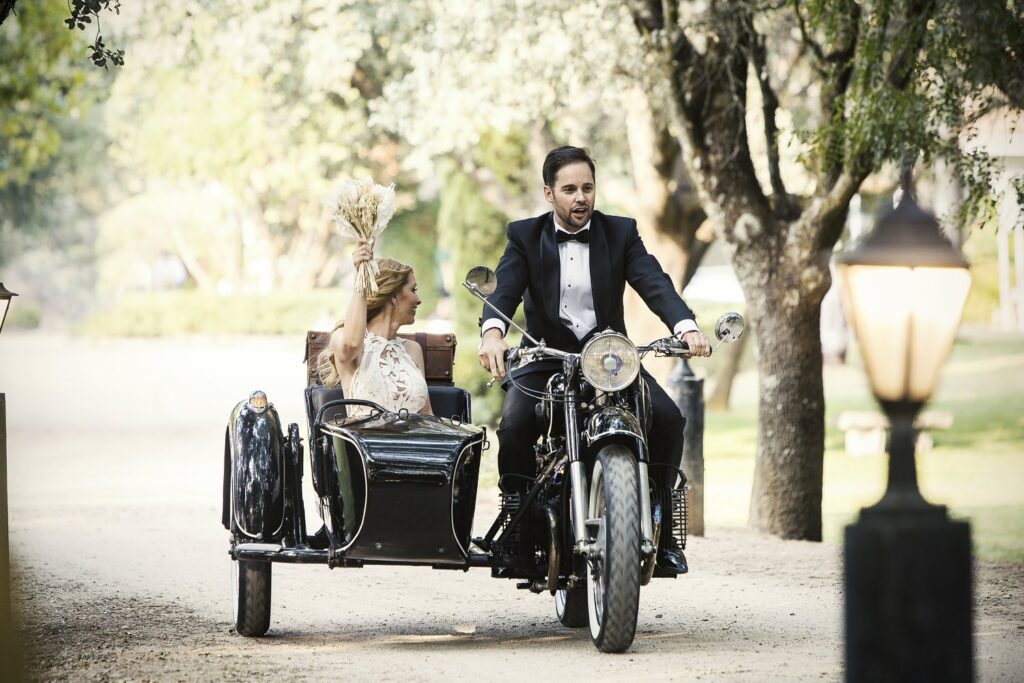 Novios en la finca Las Llaves del Carmen durante su boda